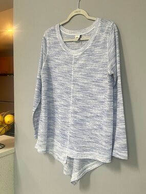 light knit asymmetrical hem sweater